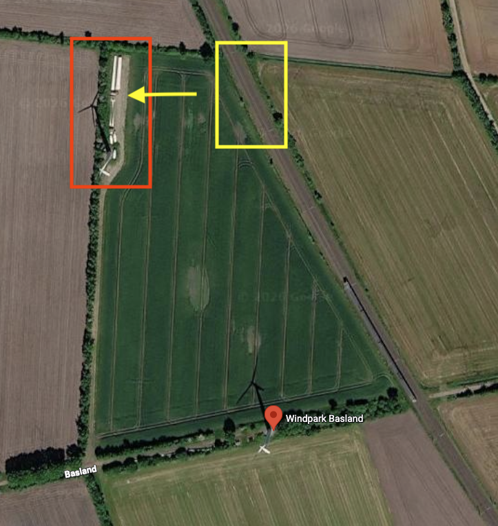Auf Google-Maps fanden wir Teile eines Windrades (rote Markierung) nördlich von Jübek, die von einer Bahnstrecke aus zu sehen sind (gelbe Markierung). Das passt zu den Aussagen im Video (Quelle: Google Maps; Screenshot und Markierungen: CORRECTIV.Faktencheck)