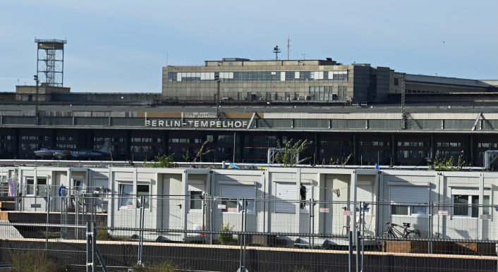 tempelhofer-feld-geflüchtete-2022-lena-lachnit-dpa-picture-alliance