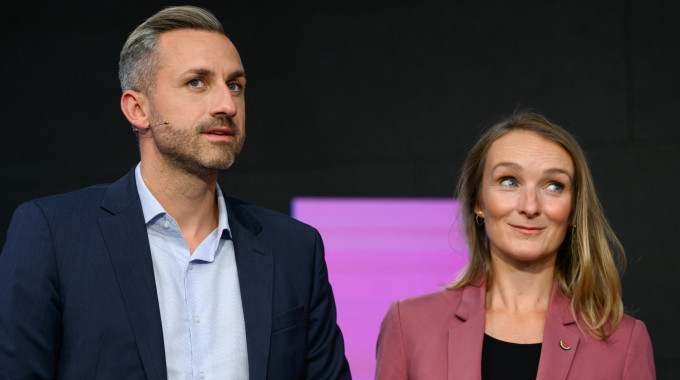 Ulrich Siegmund (AfD) und Claudia Wittig (BSW) stehen gemeinsam bei einer Veranstaltung zur Wahl in Sachsen-Anhalt.