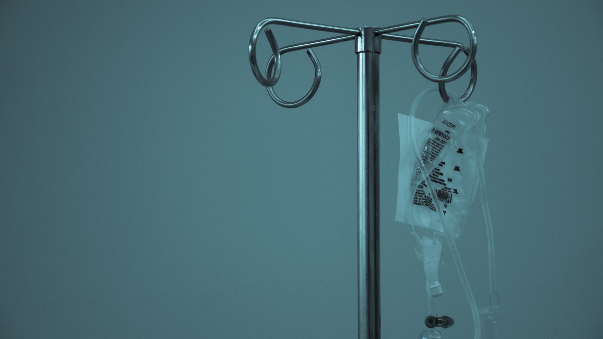 Chemotherapie ist ein beliebter Gegner von Anhängern der alternativen Medizin. (Symbolbild: Infusion)© Marcelo Leal / Unsplash