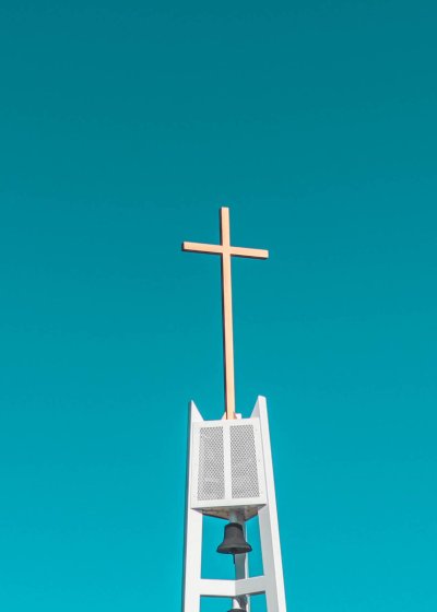 Kreuz auf einem Kirchturm