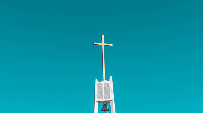 Kreuz auf einem Kirchturm